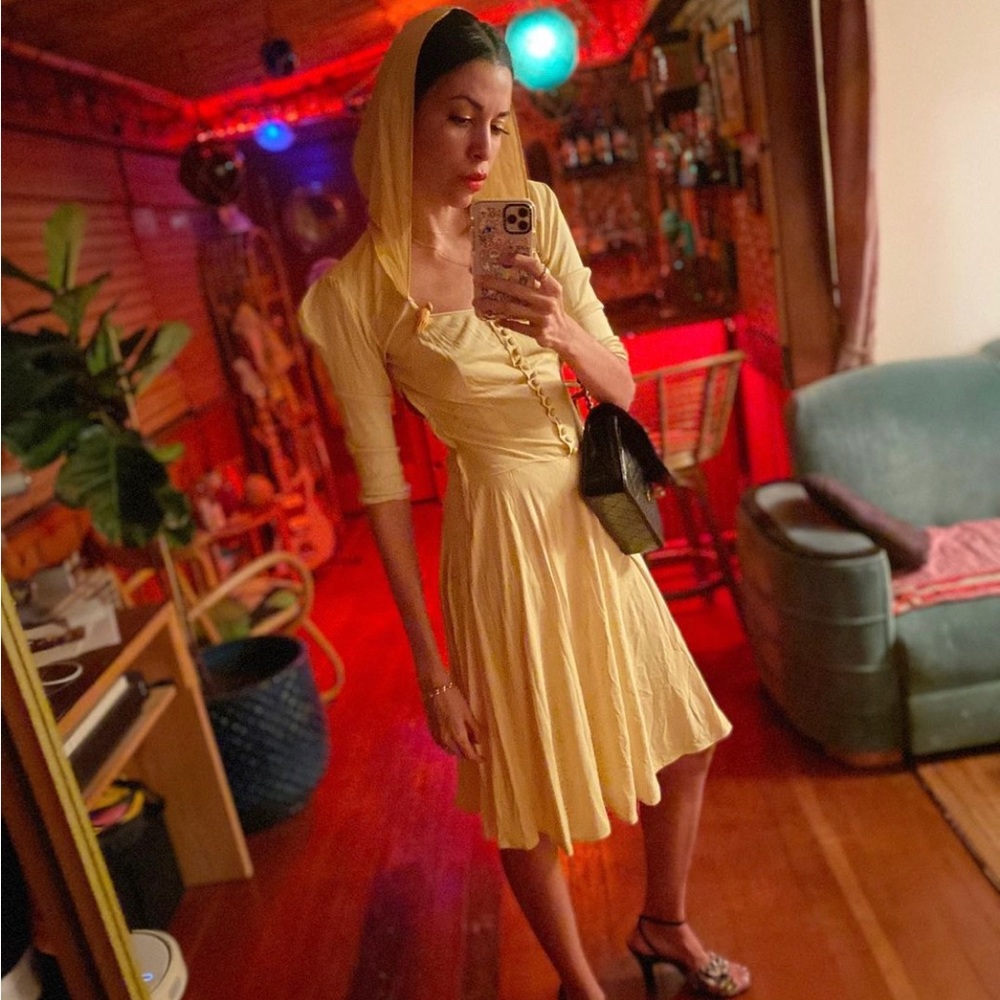 1940s yellow rayon jersey hooded dress